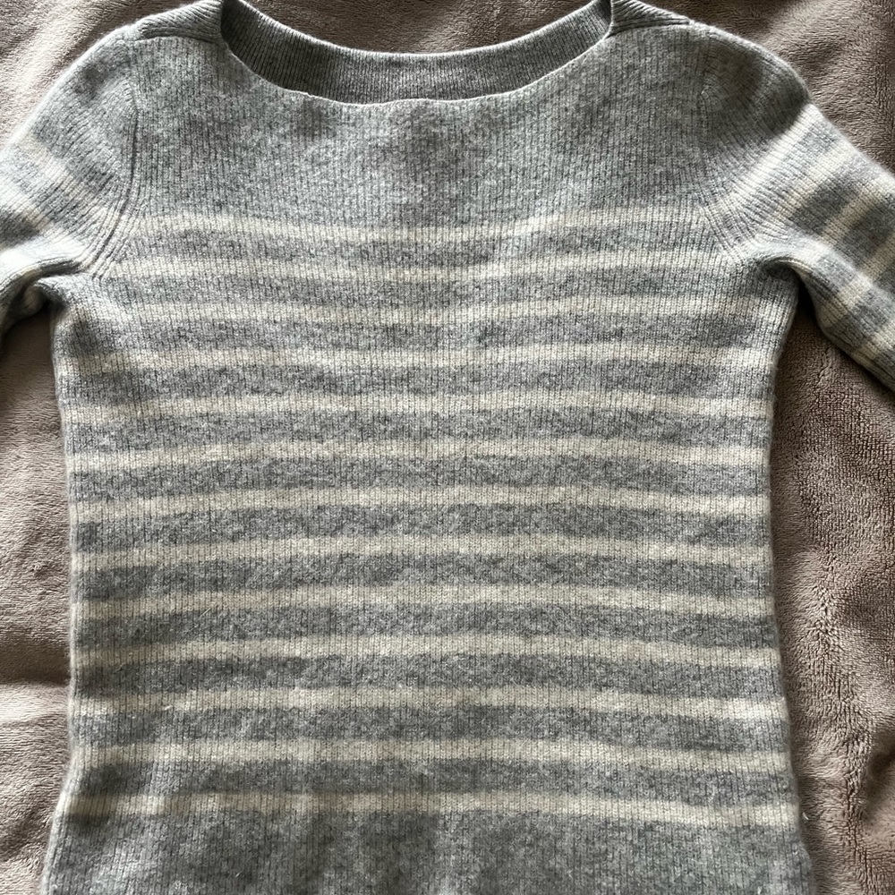 Vince 100% cashmere sweater